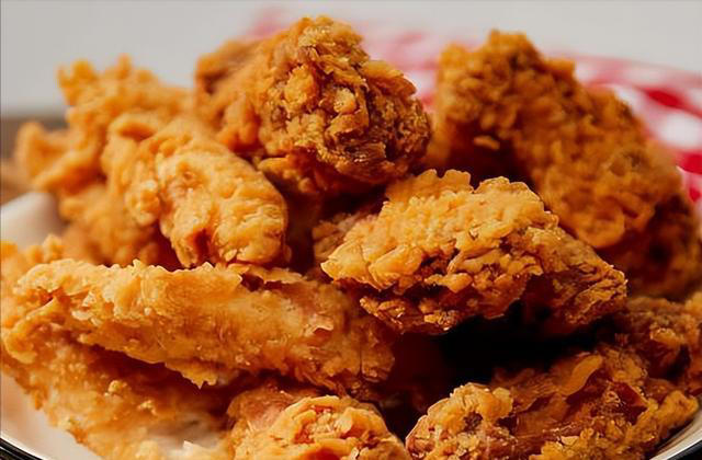 香蕉是血栓的溶剂？医生苦劝：不想血管堵塞，少吃这6种食物