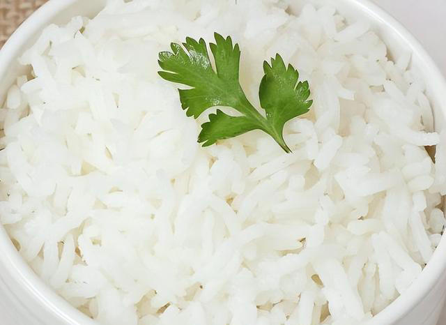 香蕉是血栓的溶剂？医生苦劝：不想血管堵塞，少吃这6种食物