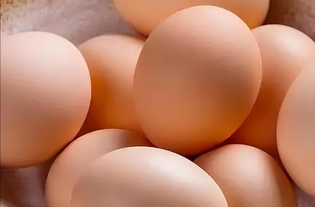 鸡蛋立大功！调查发现：过了60岁的人，鸡蛋每周最好吃够这个量！