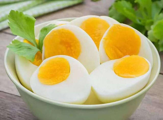 鸡蛋立大功！调查发现：过了60岁的人，鸡蛋每周最好吃够这个量！