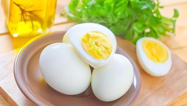 鸡蛋立大功！调查发现：过了60岁的人，鸡蛋每周最好吃够这个量！