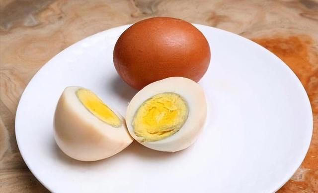 鸡蛋立大功！调查发现：过了60岁的人，鸡蛋每周最好吃够这个量！