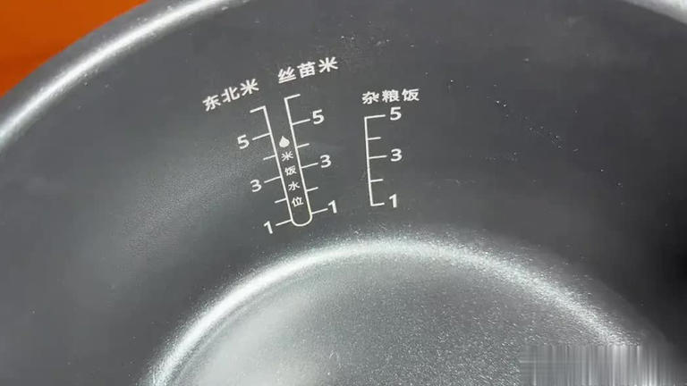 才知道电饭锅刻度线这么用，怪不得以前饭不好吃