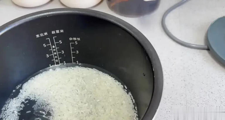 才知道电饭锅刻度线这么用，怪不得以前饭不好吃