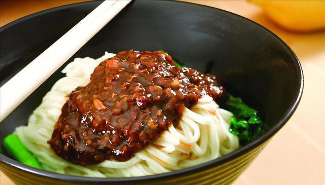 爱吃面条的要收藏，分享秘制炸酱，酱香浓郁，拌饭拌面都是一绝