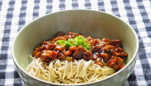 爱吃面条的要收藏，分享秘制炸酱，酱香浓郁，拌饭拌面都是一绝