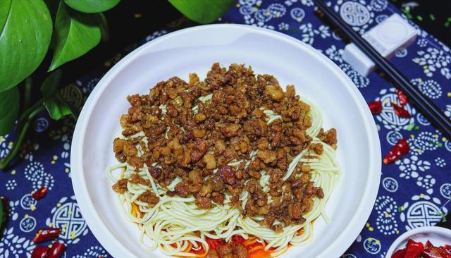 爱吃面条的要收藏，分享秘制炸酱，酱香浓郁，拌饭拌面都是一绝