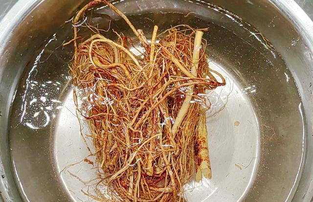 猪脚不炖不红烧，干蒸不加一滴水，保证你吃上一口还会想吃