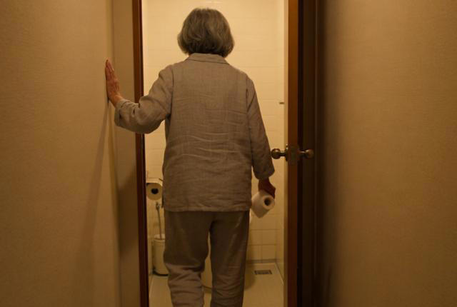 肠道有息肉的人，一般饭后有3症状，医生告诫：若有一个迅速就医，别耽误