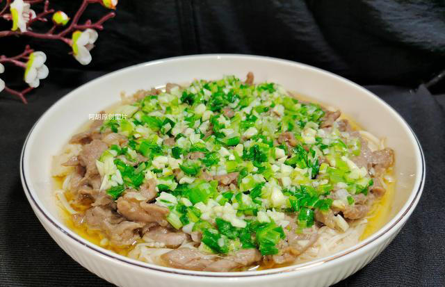 蒸一蒸又香又嫩！三四种食材一起上锅，鲜嫩无比、葱香浓郁巨下饭