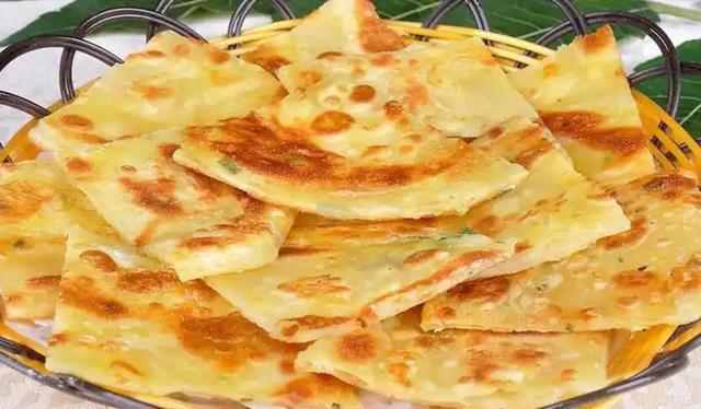 葱油饼搭配一碗豆腐脑，每天卖出300碗，看看大叔是怎么做到的？