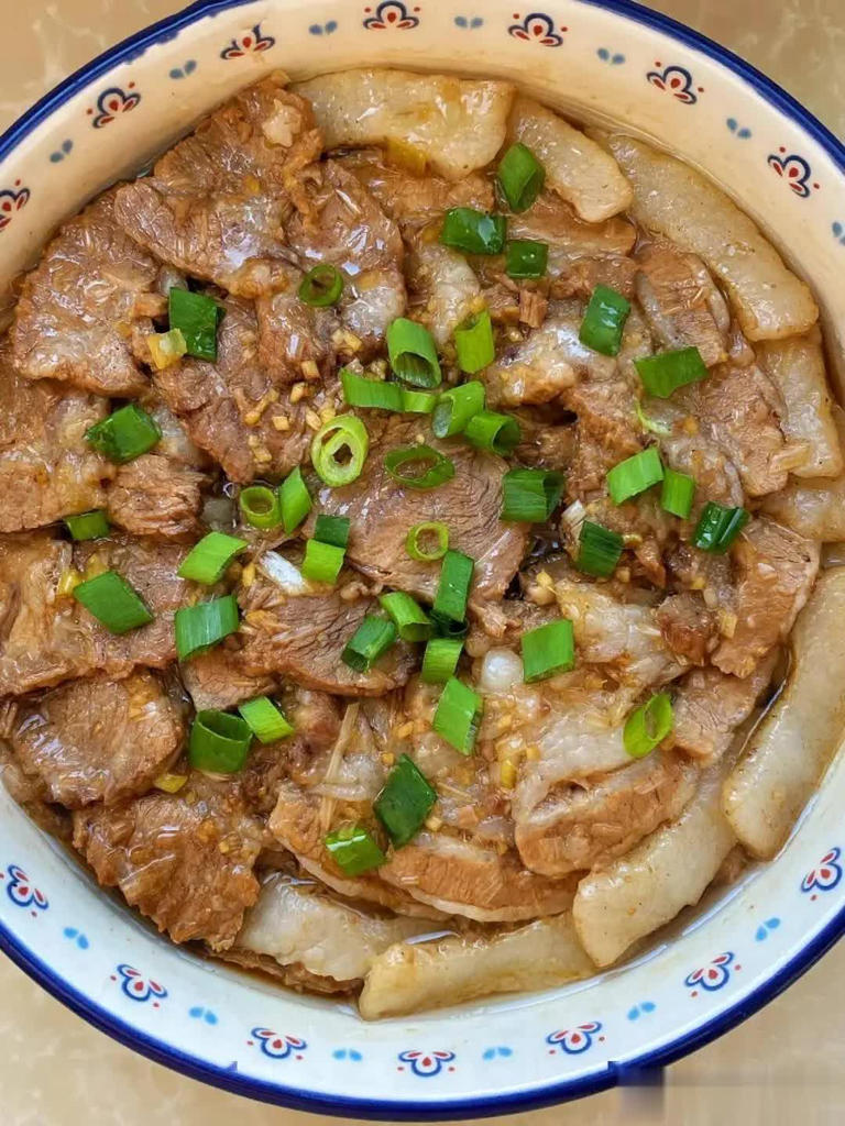 我家五花肉不红烧，切片一蒸香而不腻超下饭