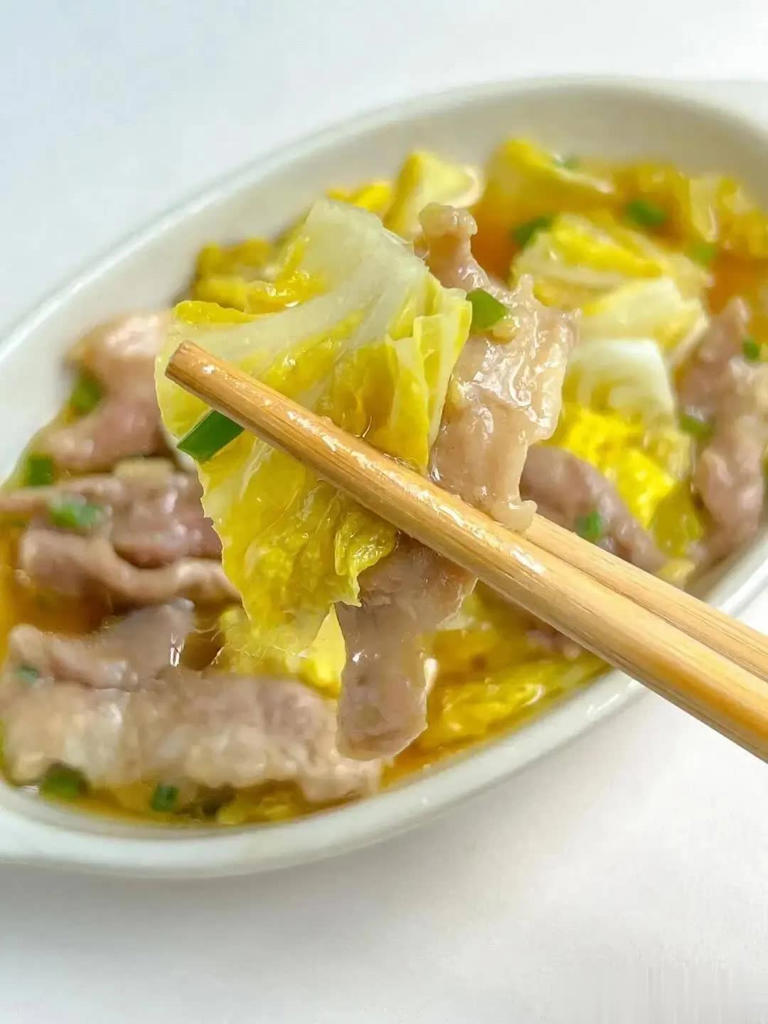 我家五花肉不红烧，切片一蒸香而不腻超下饭