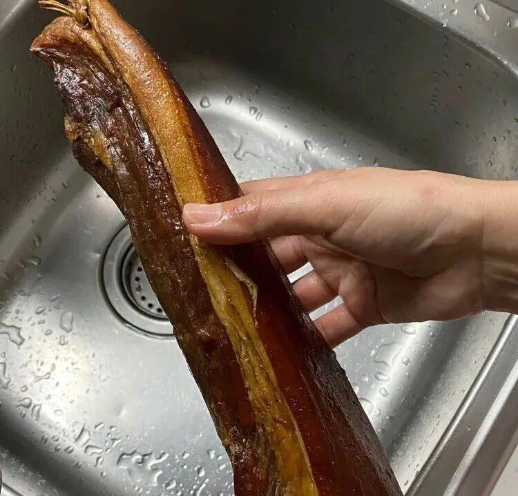 清洗腊肉，用清水就错，难怪又咸又硬，教你正确方法，太香了