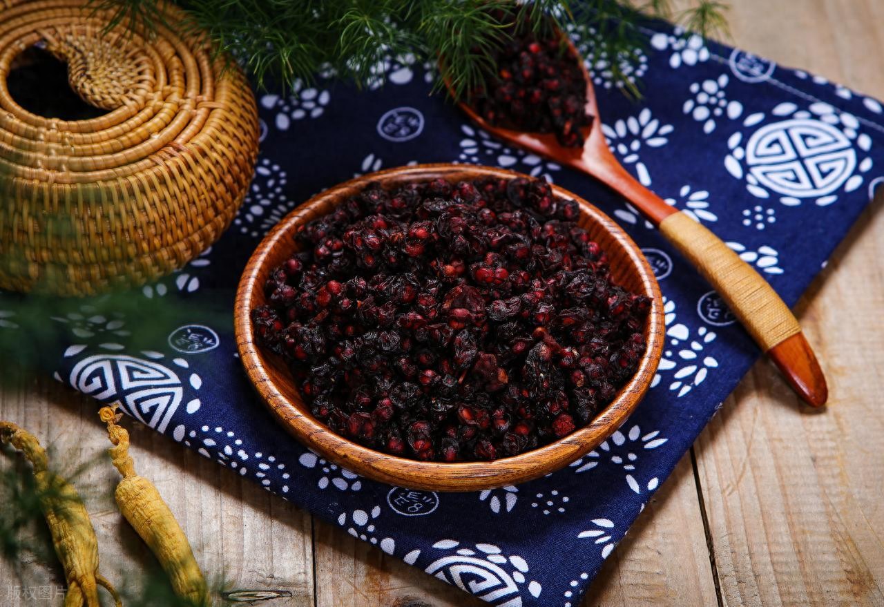 五味子是个宝，可惜很多人只拿它当干果！不仅收汗还能养五脏