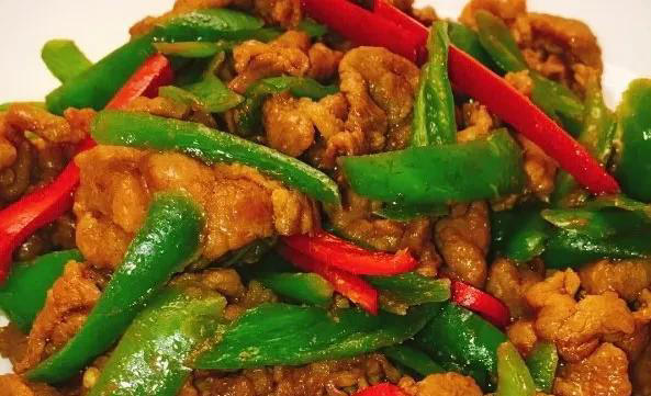 青椒炒肉的家常做法，香辣可口，味道鲜美，太下饭了，一盘不够吃