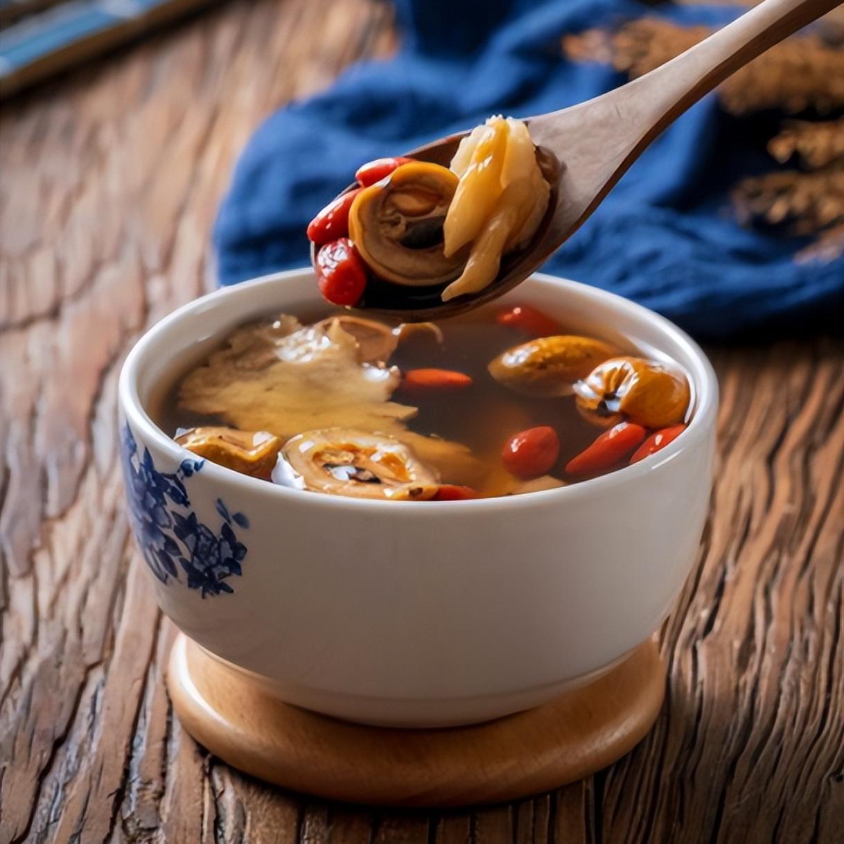 人到中年别忽视！肝不好会手脚麻、眼干涩，3 个中医妙方帮你养肝