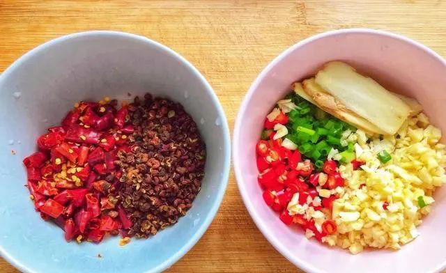 水煮肉片的正宗做法，想要鲜辣有诀窍，大厨教你方法