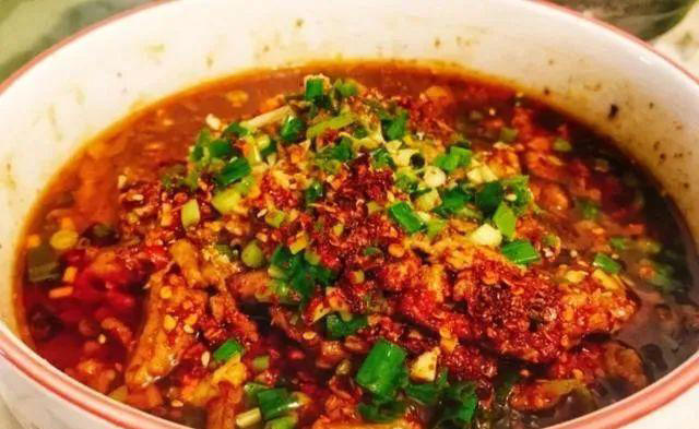 水煮肉片的正宗做法，想要鲜辣有诀窍，大厨教你方法