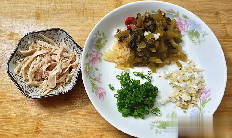 10分钟搞定酸汤米粉做法，酸辣好吃，早上来一碗太爽了