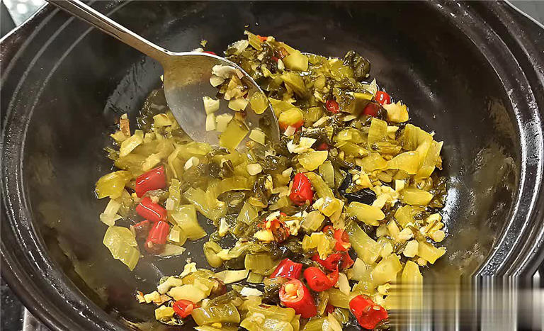 10分钟搞定酸汤米粉做法，酸辣好吃，早上来一碗太爽了