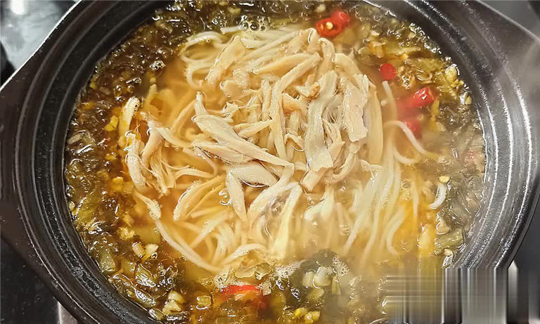 10分钟搞定酸汤米粉做法，酸辣好吃，早上来一碗太爽了