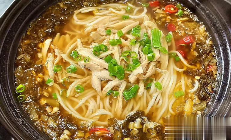 10分钟搞定酸汤米粉做法，酸辣好吃，早上来一碗太爽了