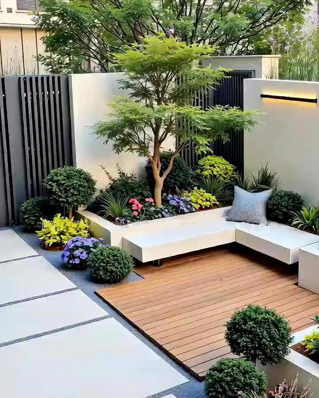 院子的美不在满，而在恰到好处。