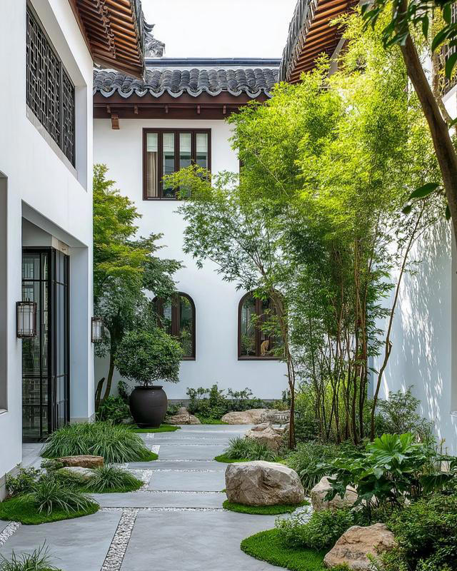 院子的美不在满，而在恰到好处。