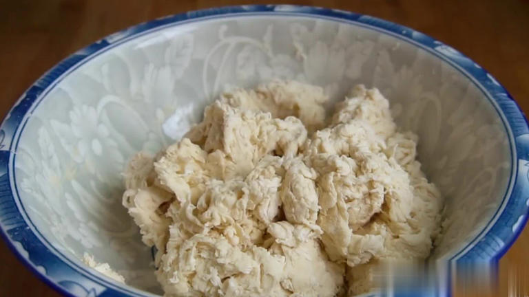 新手必学！蓬松暄软好消化的家常千层饼做法，能一层层撕着吃