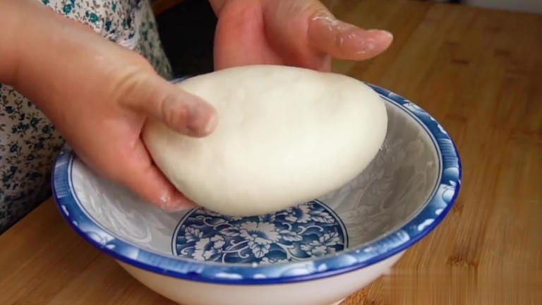 新手必学！蓬松暄软好消化的家常千层饼做法，能一层层撕着吃