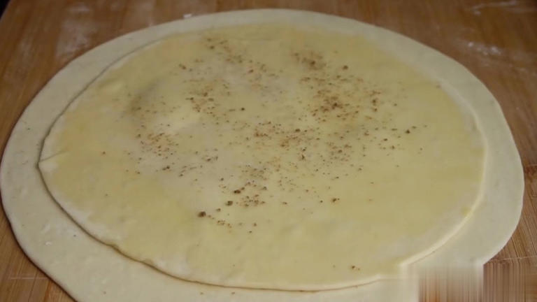 新手必学！蓬松暄软好消化的家常千层饼做法，能一层层撕着吃