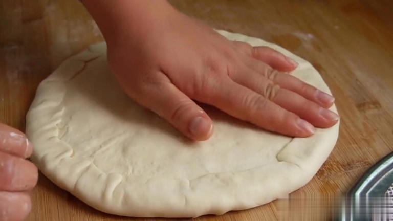 新手必学！蓬松暄软好消化的家常千层饼做法，能一层层撕着吃