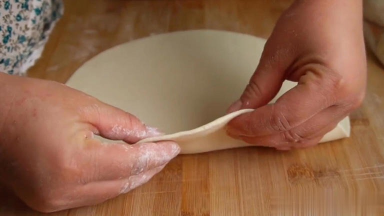 新手必学！蓬松暄软好消化的家常千层饼做法，能一层层撕着吃