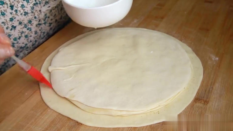 新手必学！蓬松暄软好消化的家常千层饼做法，能一层层撕着吃