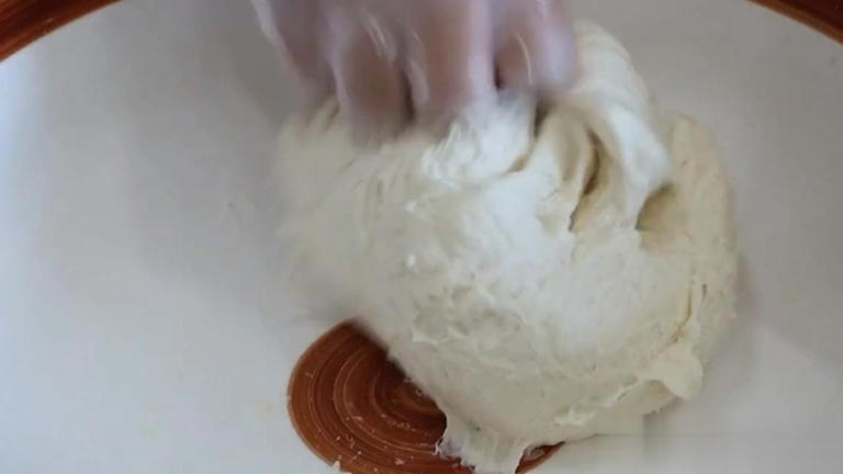 家常烙饼别直接烙，掌握窍门松软多层，凉了也不硬