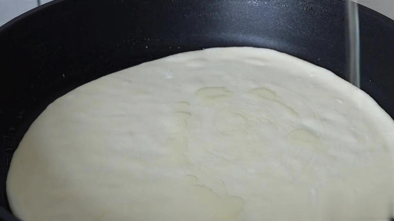 家常烙饼别直接烙，掌握窍门松软多层，凉了也不硬