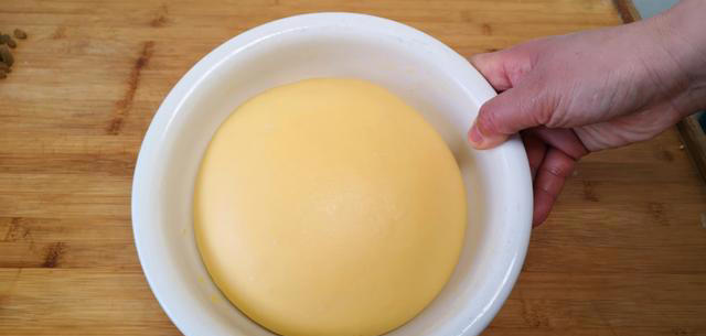 不用烤箱就能完成的蒸面包，做法步骤详细讲解，松软好吃，真简单