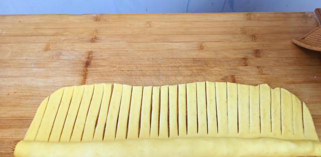 不用烤箱就能完成的蒸面包，做法步骤详细讲解，松软好吃，真简单