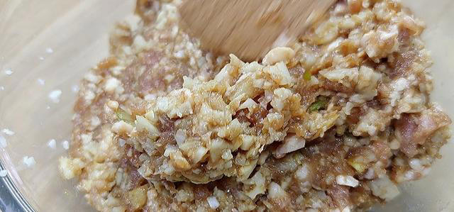 大厨教你做灌汤包，鲜香味美又多汁，学会你也能开个早餐店了