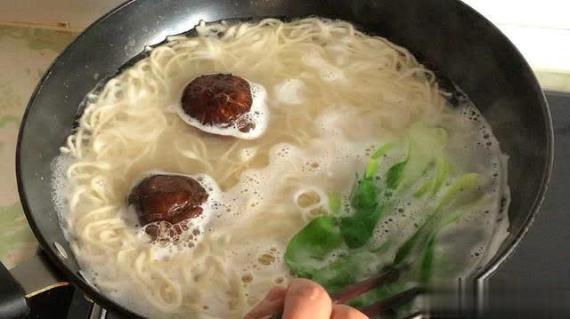 教你面条新做法，好吃解馋，香过红烧肉！