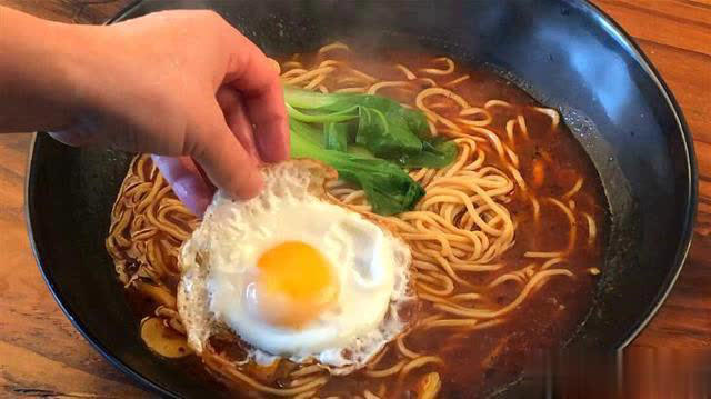 教你面条新做法，好吃解馋，香过红烧肉！