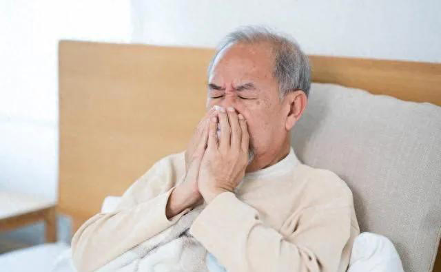 家中老人出现这4种现象，离世已不远？提前做好心理准备！