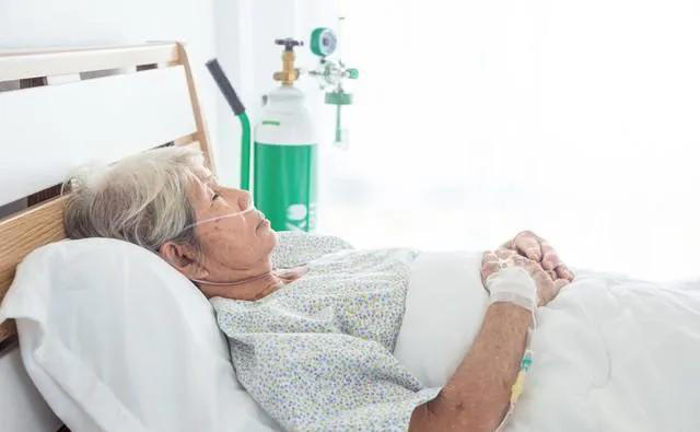 家中老人出现这4种现象，离世已不远？提前做好心理准备！