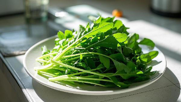  为何癌症越来越多？专家：3种“自带毒素”的野菜，最好别吃 