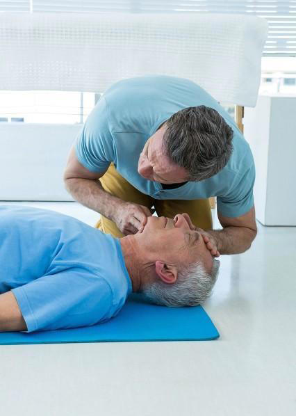 学医后才知道,中风最危险信号,不是头痛,而是频繁出现这5种异常