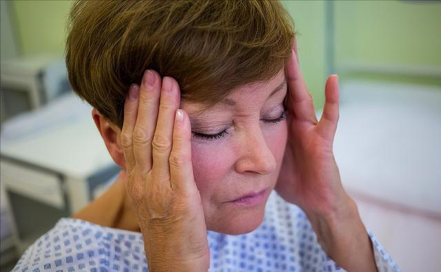 学医后才知道,中风最危险信号,不是头痛,而是频繁出现这5种异常