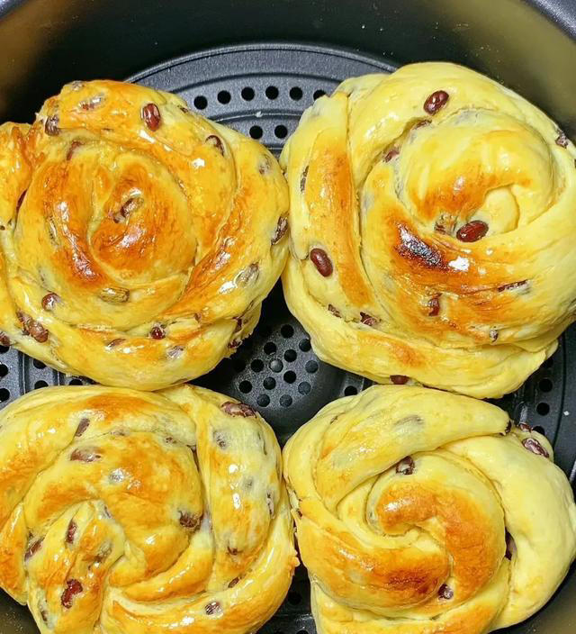 6种做法，在家做面包，跟外面买的一样好吃，蓬松暄软，简单好做