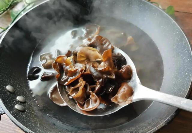 湿气重，“多吃3种除湿菜、少吃2果”