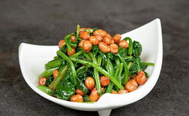 这4种食物不能二次加热，吃不完该扔就得扔，别因小失大！